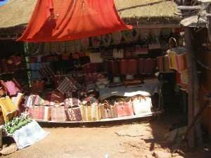 arisanat malgache sacs en rafia.JPG