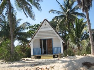 32-morondava-bungalow